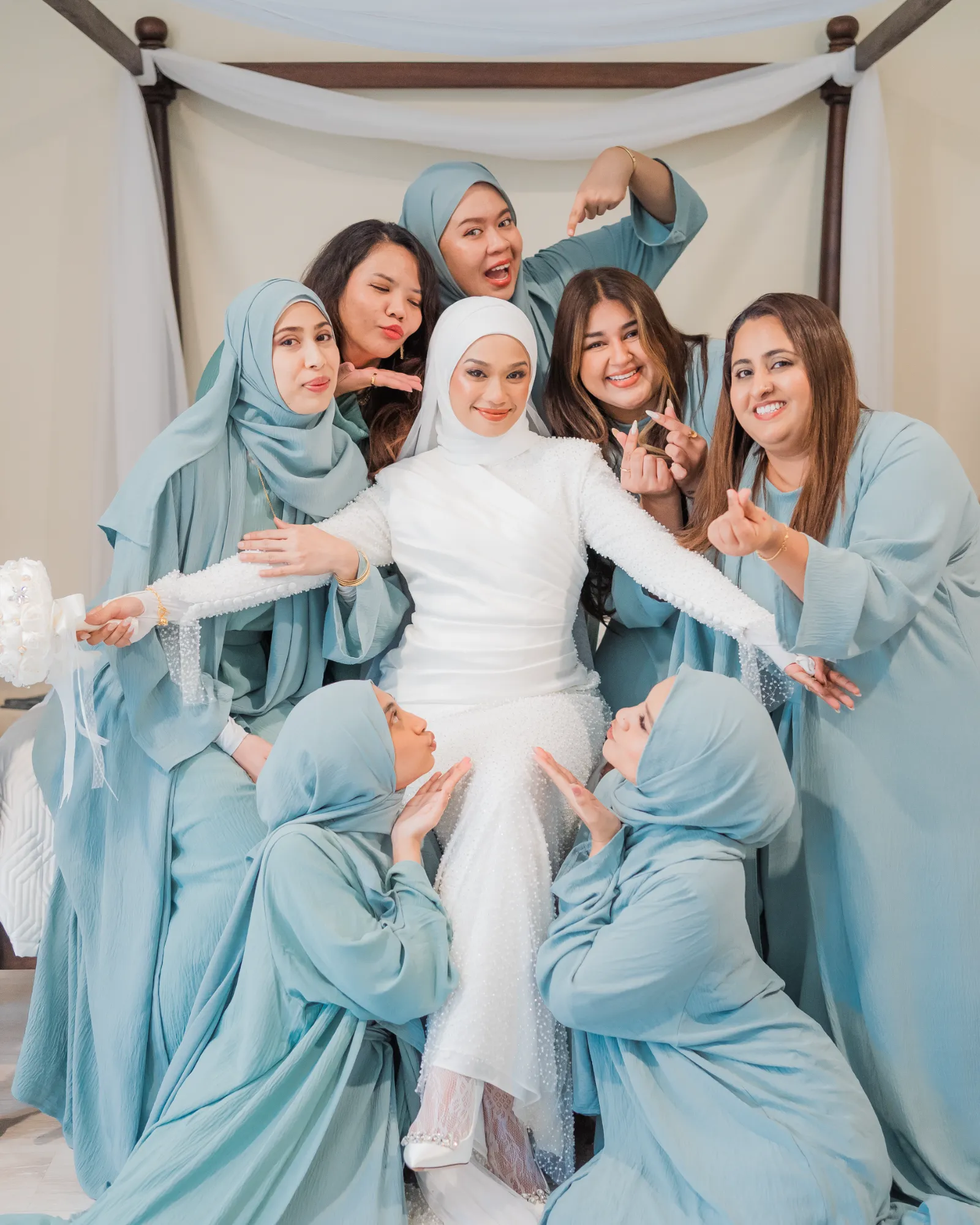 Sweetpictures bridesmaid and bride photo